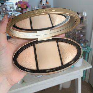 Too Faced Turn up the light Highlight palette